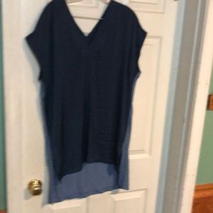 Two by Vince Camuto sz L blue long tunic top